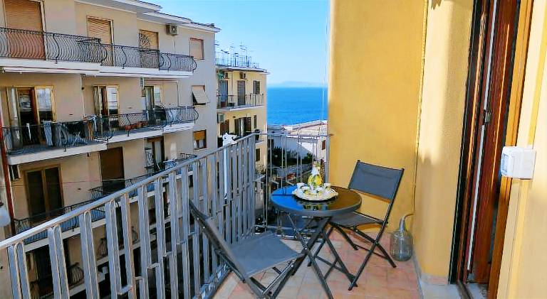 Apartment with 2 rooms for 4 persons in Vico Equense