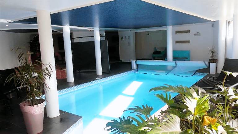 Family-friendly pleasant villa with grill, private pool & yard | Beach view | Close to the beach | Dogs allowed — photo 2