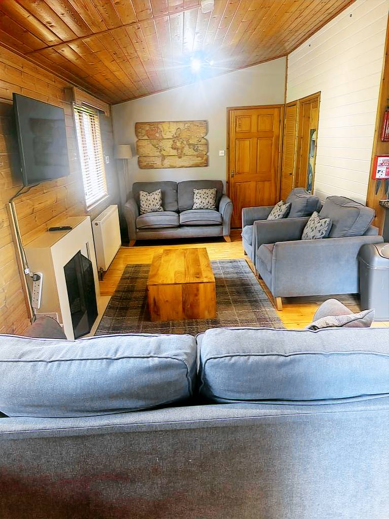Serene Watermouth Cabin Retreat with Hot Tub & Stunning Coastal Views — photo 4
