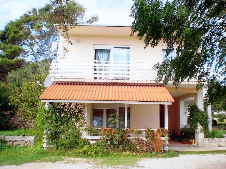 Holiday apartment with yard, grill & terrace — photo 3