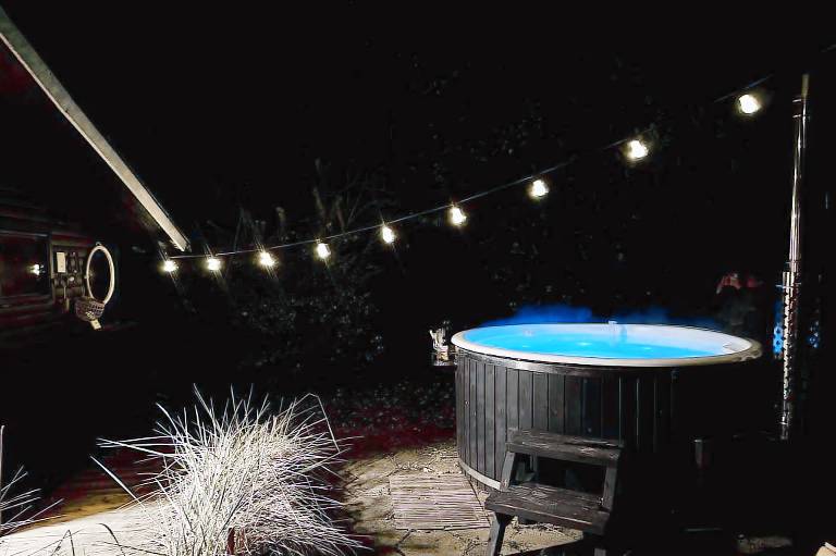 Fully equipped vacation home with yard, terrace & jacuzzi | Next to the beach | Pets allowed — photo 2