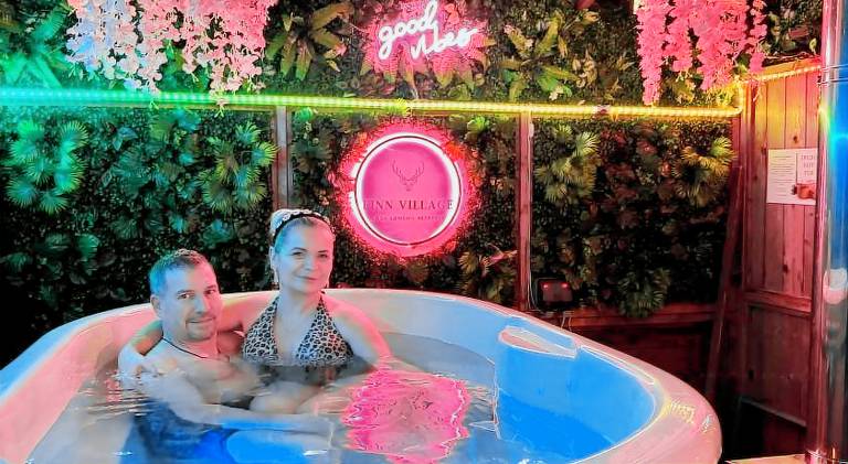 FINN VILLAGE - Loch Lomond Sunset Glamping Pod - Private Ofuro HOT TUB in Stirling
