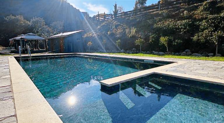 Bungalow with BBQ, pool & hot tub — photo 5