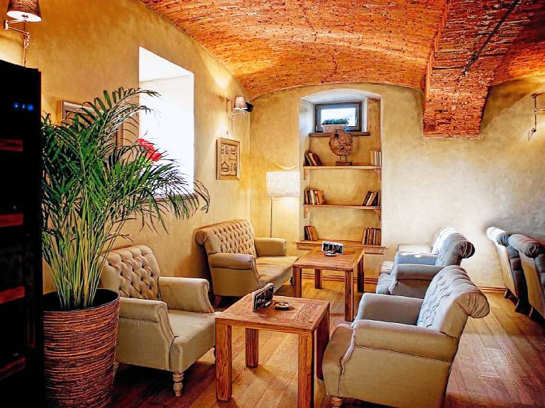 Dvor Tacen Bed & Breakfast — photo 2