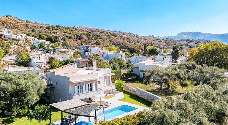 Fully equipped charming villa with terrace, grill & private pool | Dogs allowed — photo 5