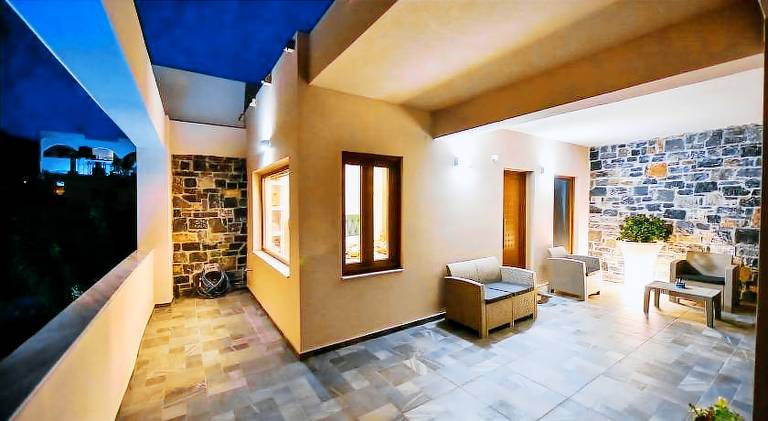 Villa with pool — photo 5