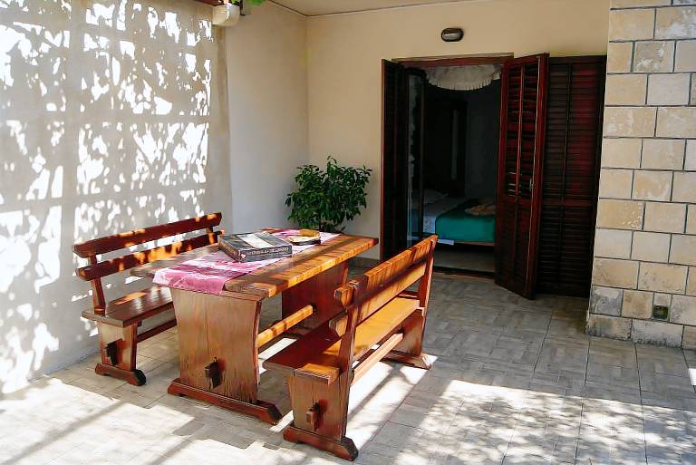 One bedroom apartment with terrace and sea view Zavala, Hvar (A-15357-b) — photo 2