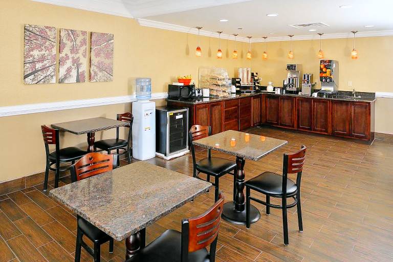 Red Roof Inn Dalton — photo 3
