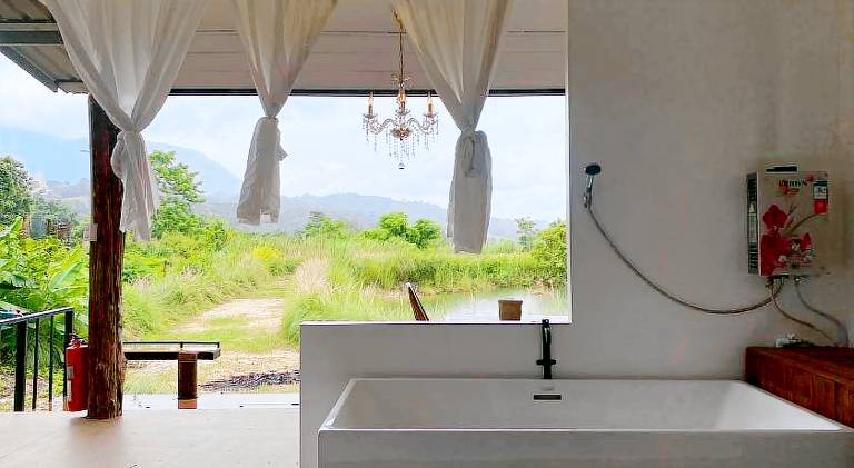 Nice house with jacuzzi & patio | Suitable for remote work | Dogs allowed — photo 3