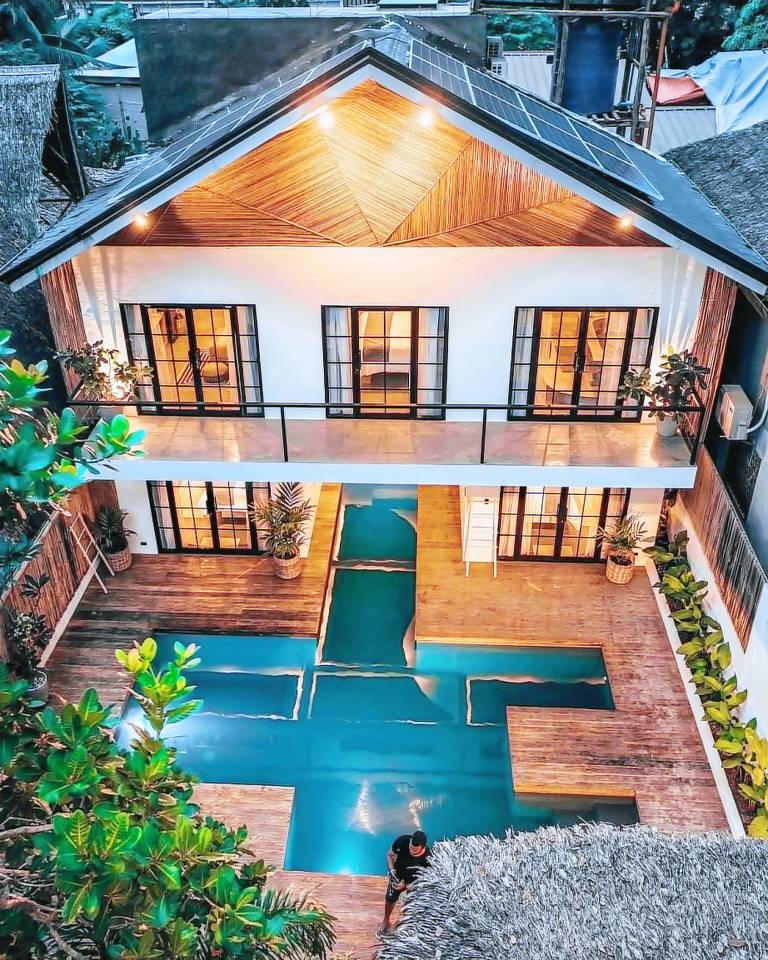Villa with hot tub, garden & pool | Perfect for remote work in El Nido