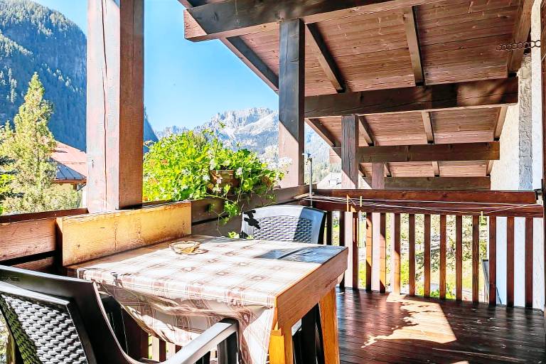 Apartment 'Cesa Soramurat Appartamento 7' with Mountain View, Private Terrace and Wi-Fi in Canazei