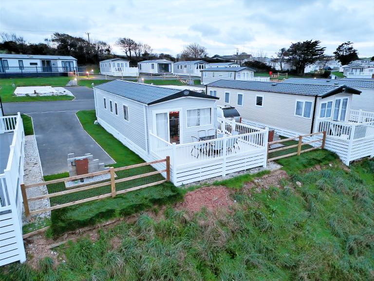 Lodge with pool — photo 4