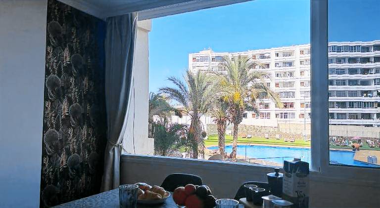 Apartment with pool — photo 3