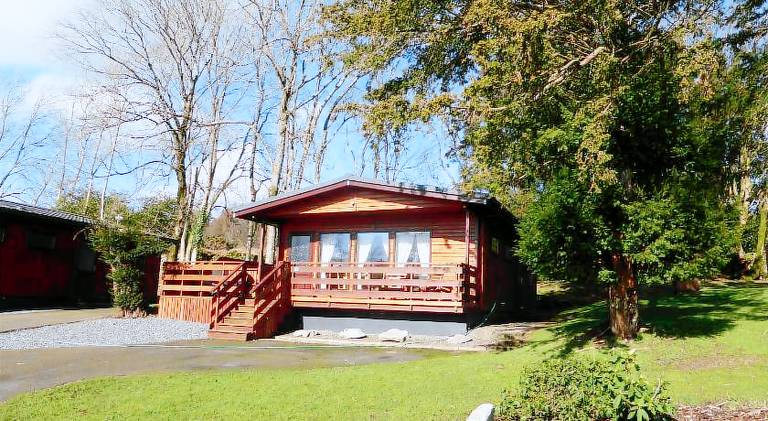 Chalet with jacuzzi | Pet-friendly in Newton Stewart