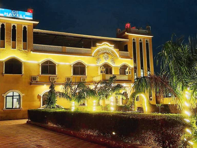 L S Haveli - A Heritage Lake View Haveli — photo 2