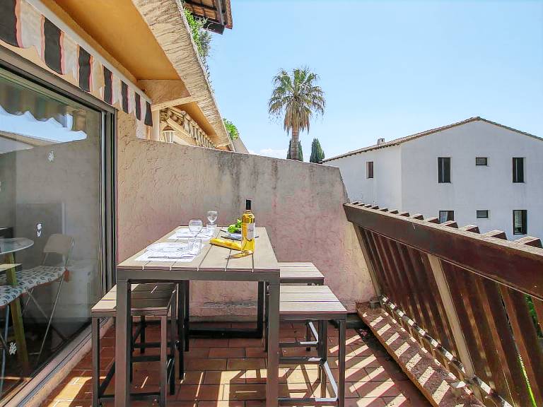 Beautiful holiday apartment with patio & pool | Close to the beach | Dogs allowed — photo 3