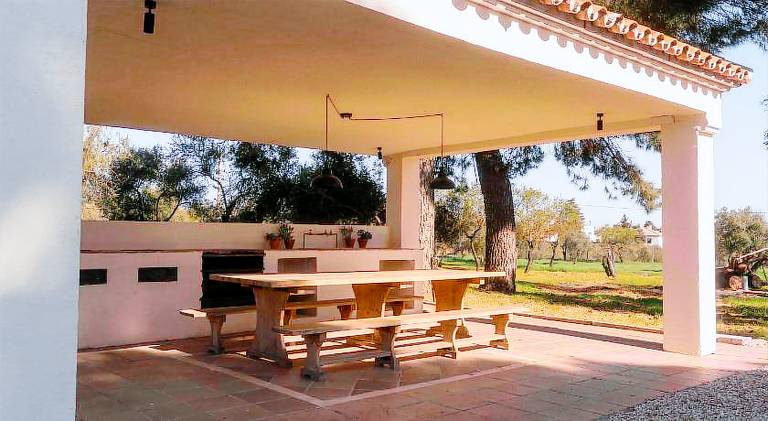 Vacation home with terrace, grill & yard — photo 5