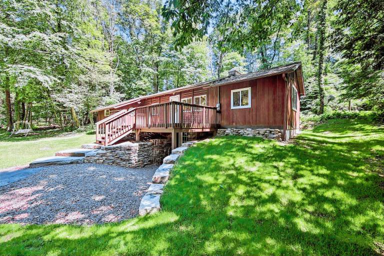 Hike, Hunt & Unwind: Cozy Cabin Near Hersheypark — photo 2