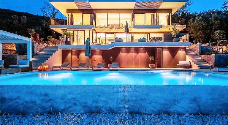 Villa with pool & jacuzzi in Lovran