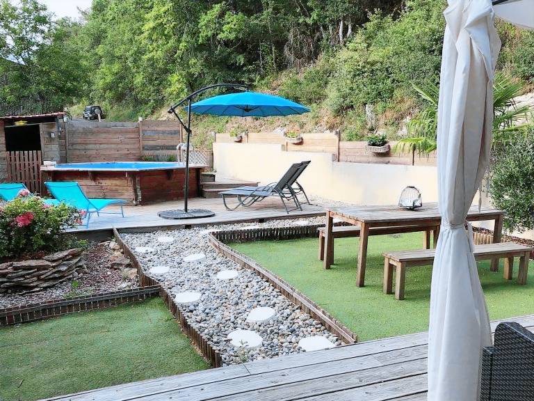 Charming vacation home with yard, terrace & barbeque | Pets are welcome — photo 3