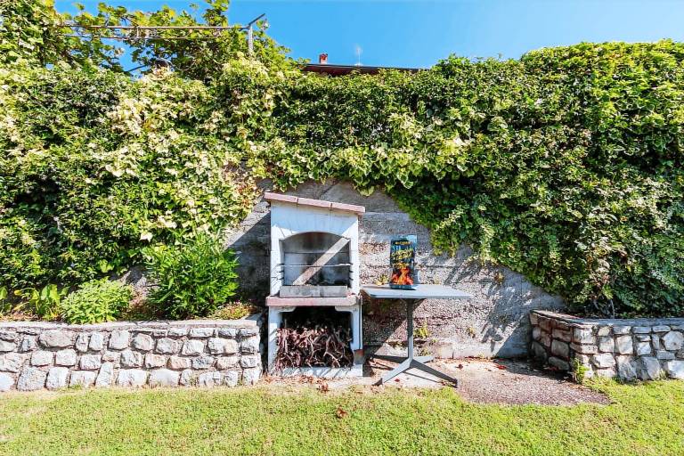 Holiday apartment with garden — photo 4