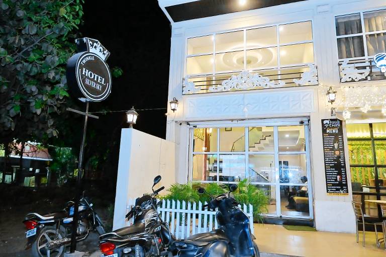 Wishotel Xpress Silver Sky