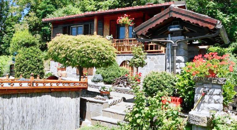 Chalet with pool — photo 3