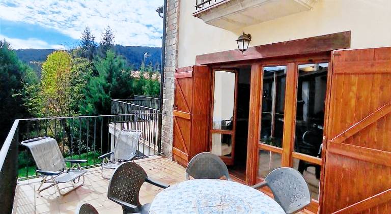 House with 3 rooms for 6 persons in Teruel