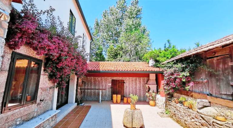House with yard, patio & barbeque | Perfect for remote work | Dogs allowed — photo 2
