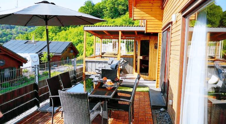 House with jacuzzi — photo 4