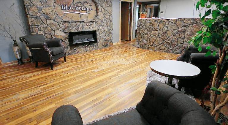 Blackstone Lodge and Suites — photo 3