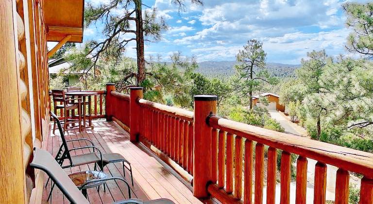 Hilltop Chalet- Stunning Views 3mi from downtown — photo 3