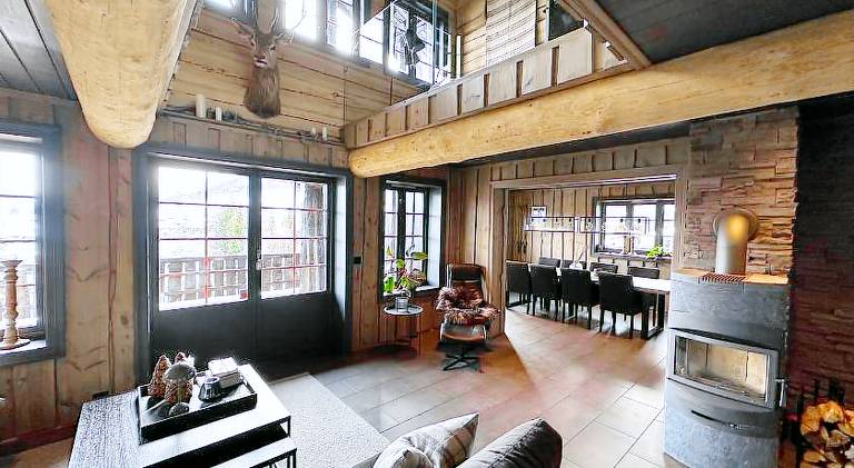 Chalet with jacuzzi in Stranda