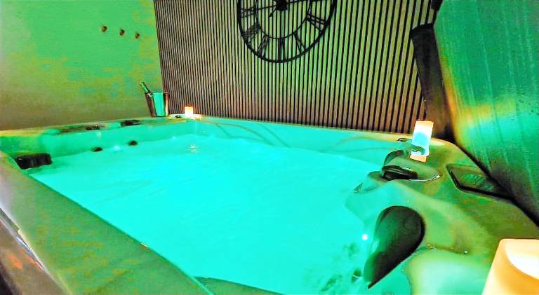 Rental apartment with jacuzzi — photo 5