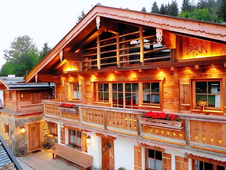 Chalet with terrace, BBQ & garden in Flachau