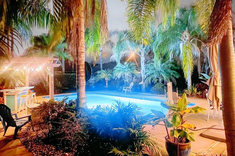 Outdoor Oasis w/ Bar & Lanai: Tavares Escape — photo 4
