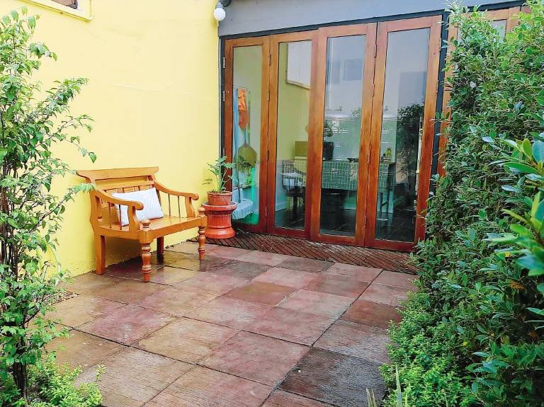 Vacation home with terrace & garden | Next to Wat Suan Dok | Perfect for remote work | Pets allowed — photo 2