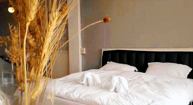 Serviced apartment with patio | Pets allowed — photo 2