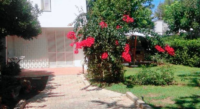 Vacation home with grill & yard in Ugento