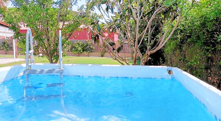 Vacation home with pool — photo 4