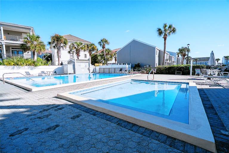 Vacation home with barbecue, heated pool & terrace | Sea view — photo 5