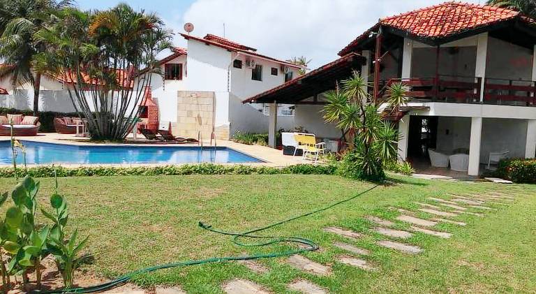Vacation home with pool — photo 4