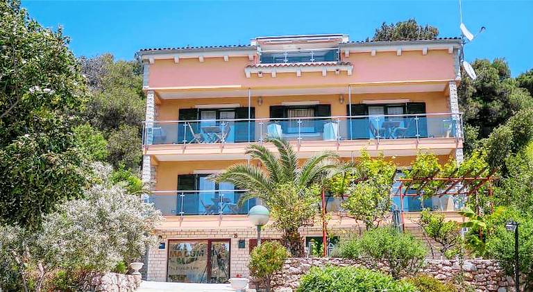 Beautiful rental apartment with patio, barbeque & garden | Suitable for remote work | Pets are welcome in Mali Losinj