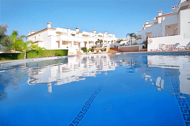 Villa with pool & yard in Albufeira