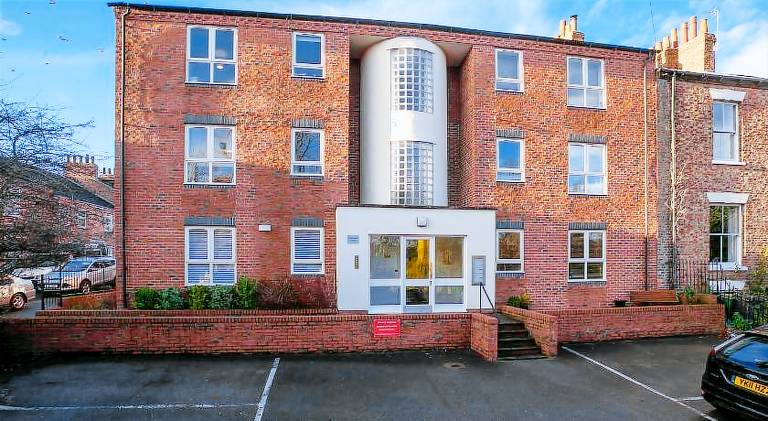 Apartment with yard & terrace | Close to York Minster — photo 4