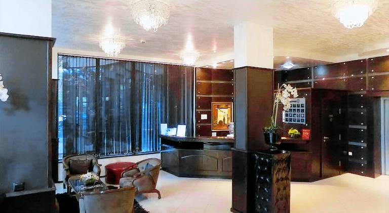Apartment with private pool — photo 3