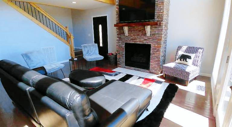 Vacation home with jacuzzi — photo 2