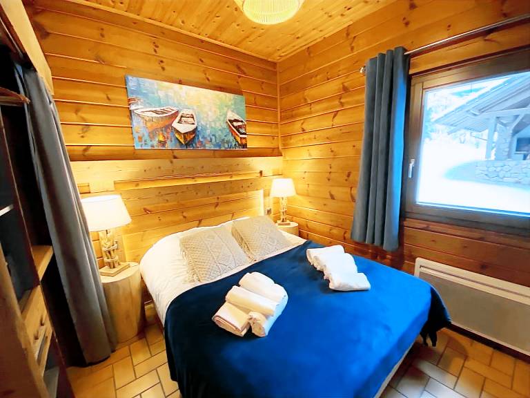 Chalet with yard, BBQ & jacuzzi — photo 4