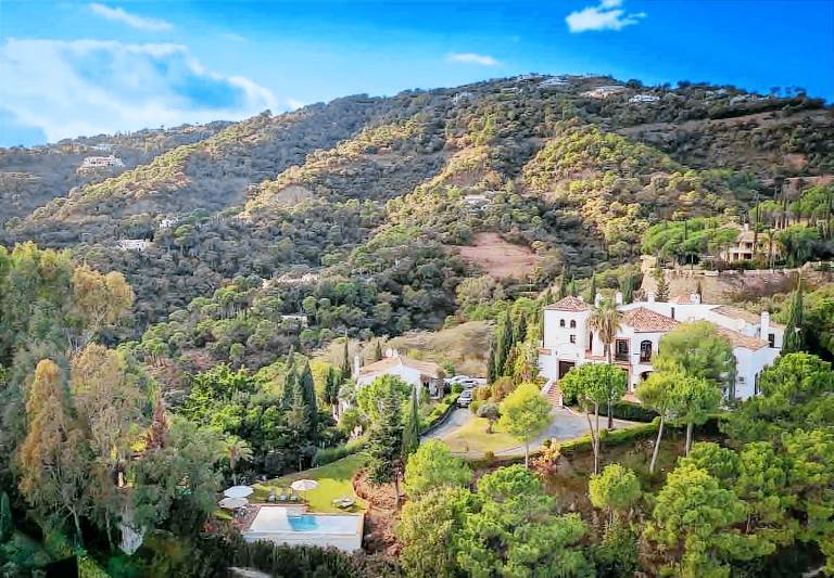 Paradisiacal Villa in Benahavís with Jacuzzi and Private Pool — photo 4
