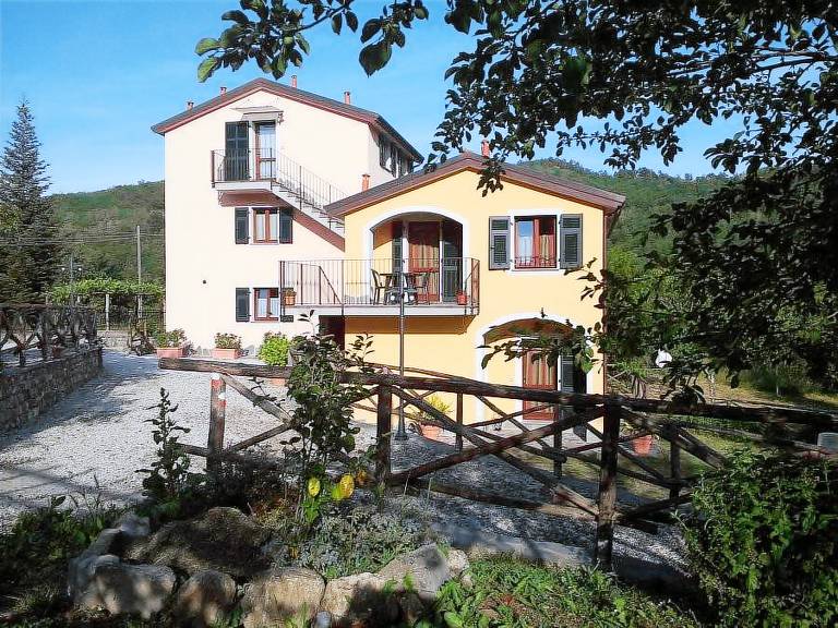 Farmhouse Torza